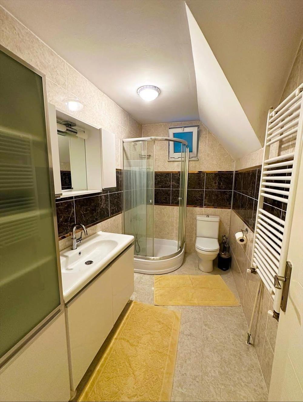 listing card gallery