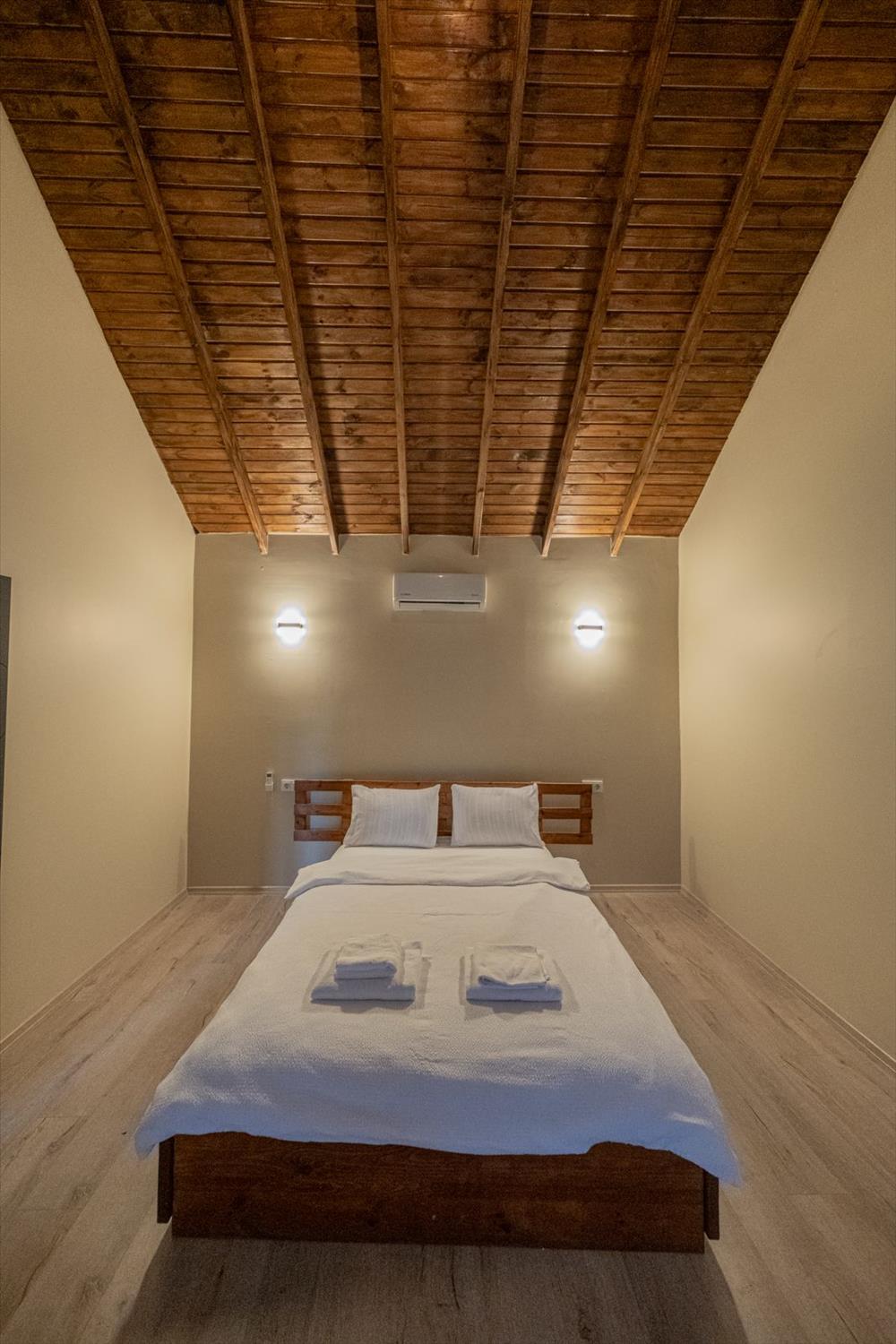 listing card gallery