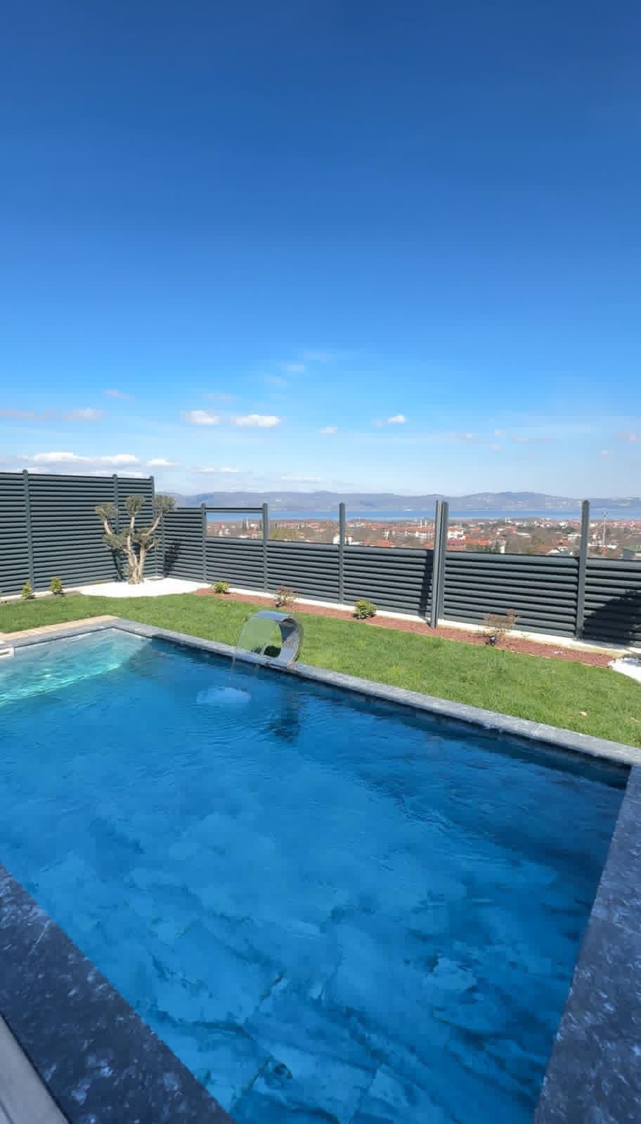 listing card gallery