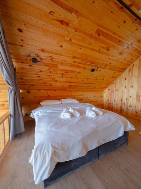 listing card gallery