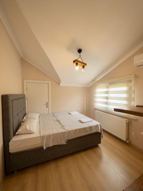 listing card gallery