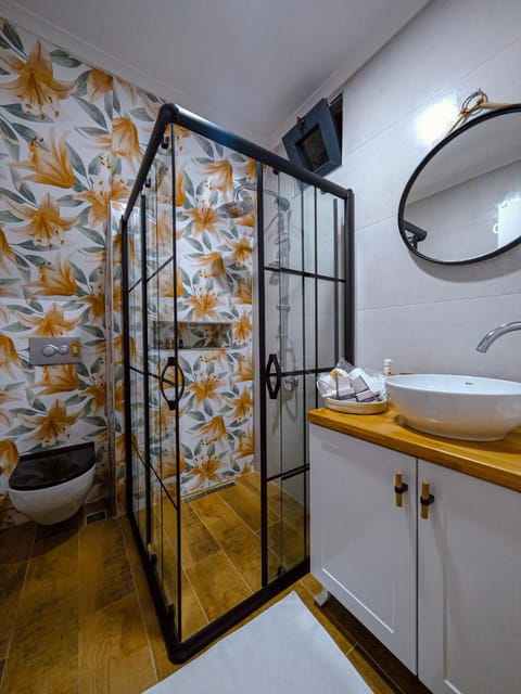 listing card gallery