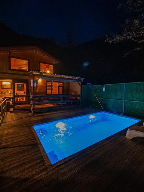 listing card gallery