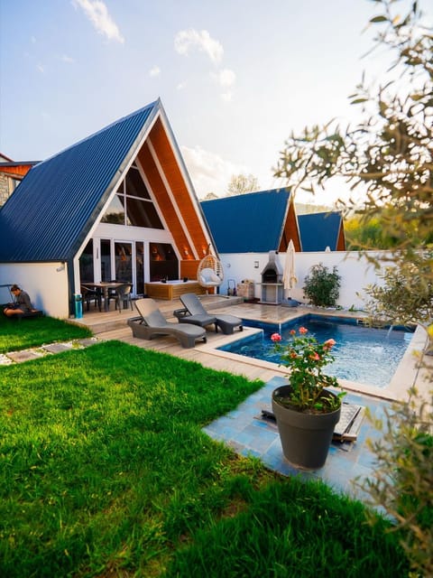 listing card gallery