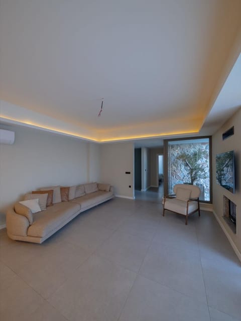listing card gallery